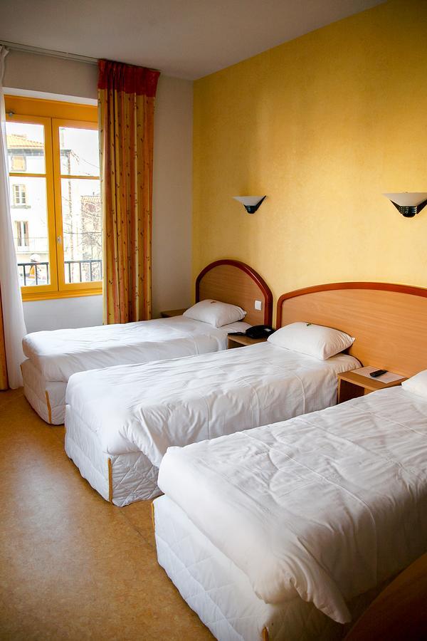 Logis Hotel Du Commerce Volvic Luaran gambar