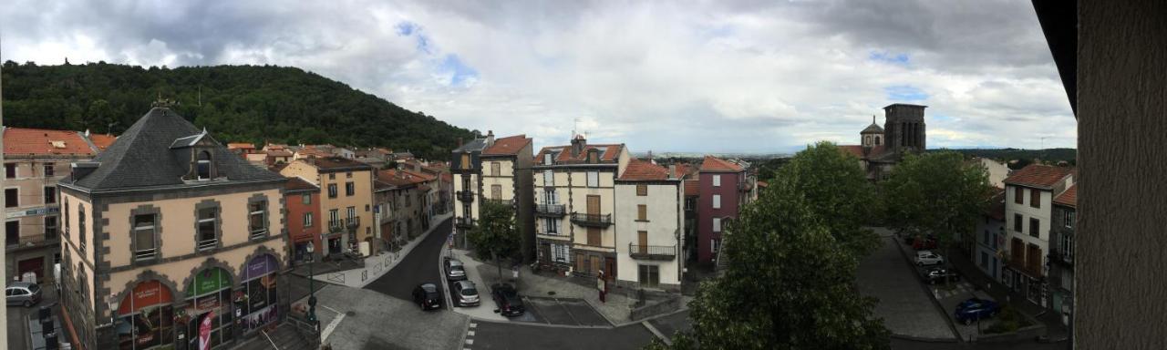 Logis Hotel Du Commerce Volvic Luaran gambar